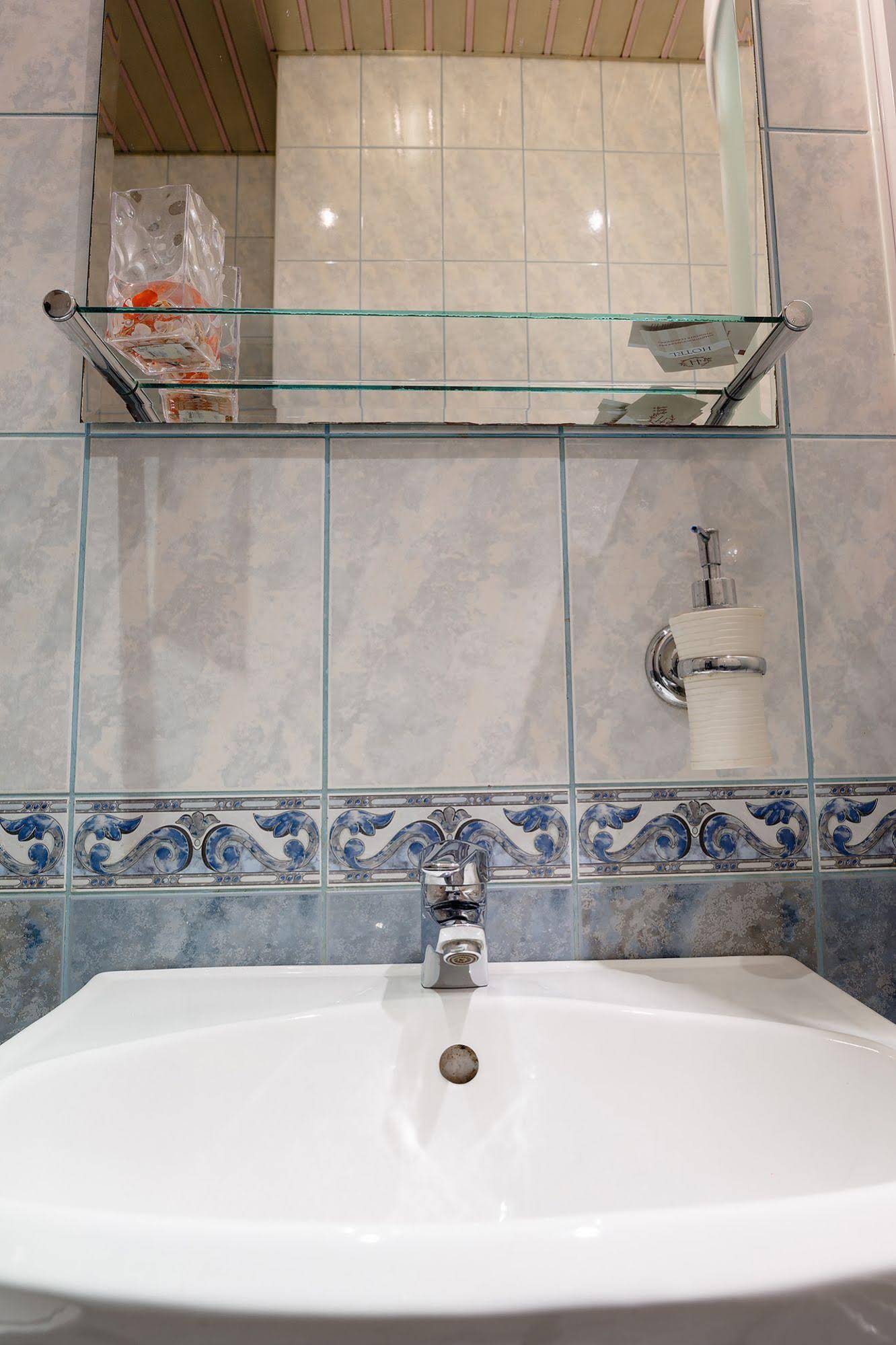 Iskra Hotel