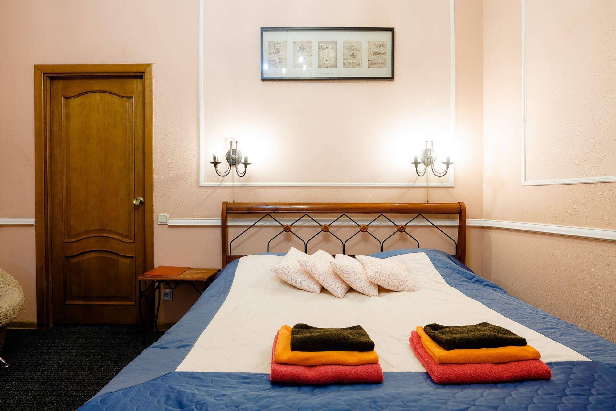 Iskra Hotel