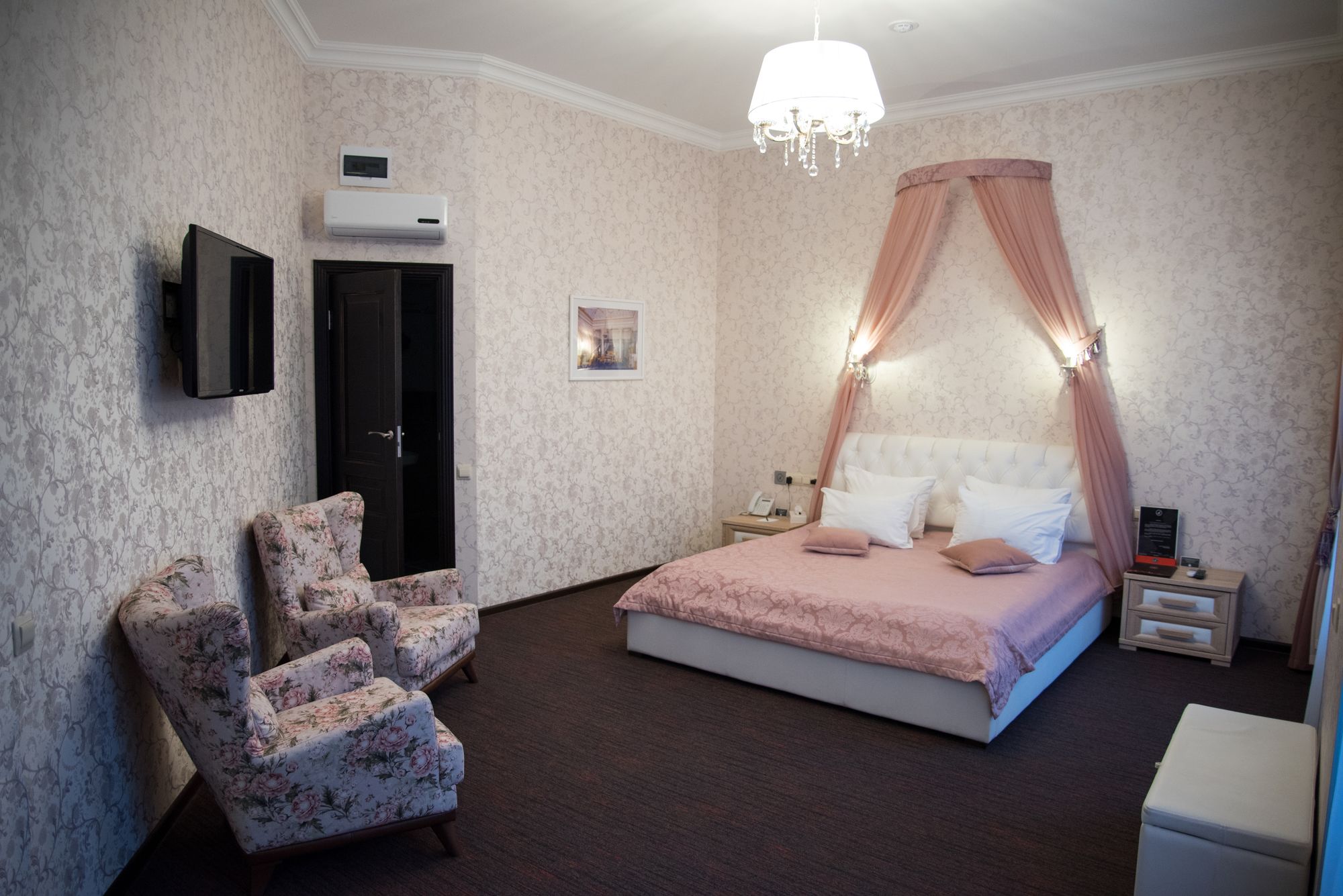 Kravt Hotel