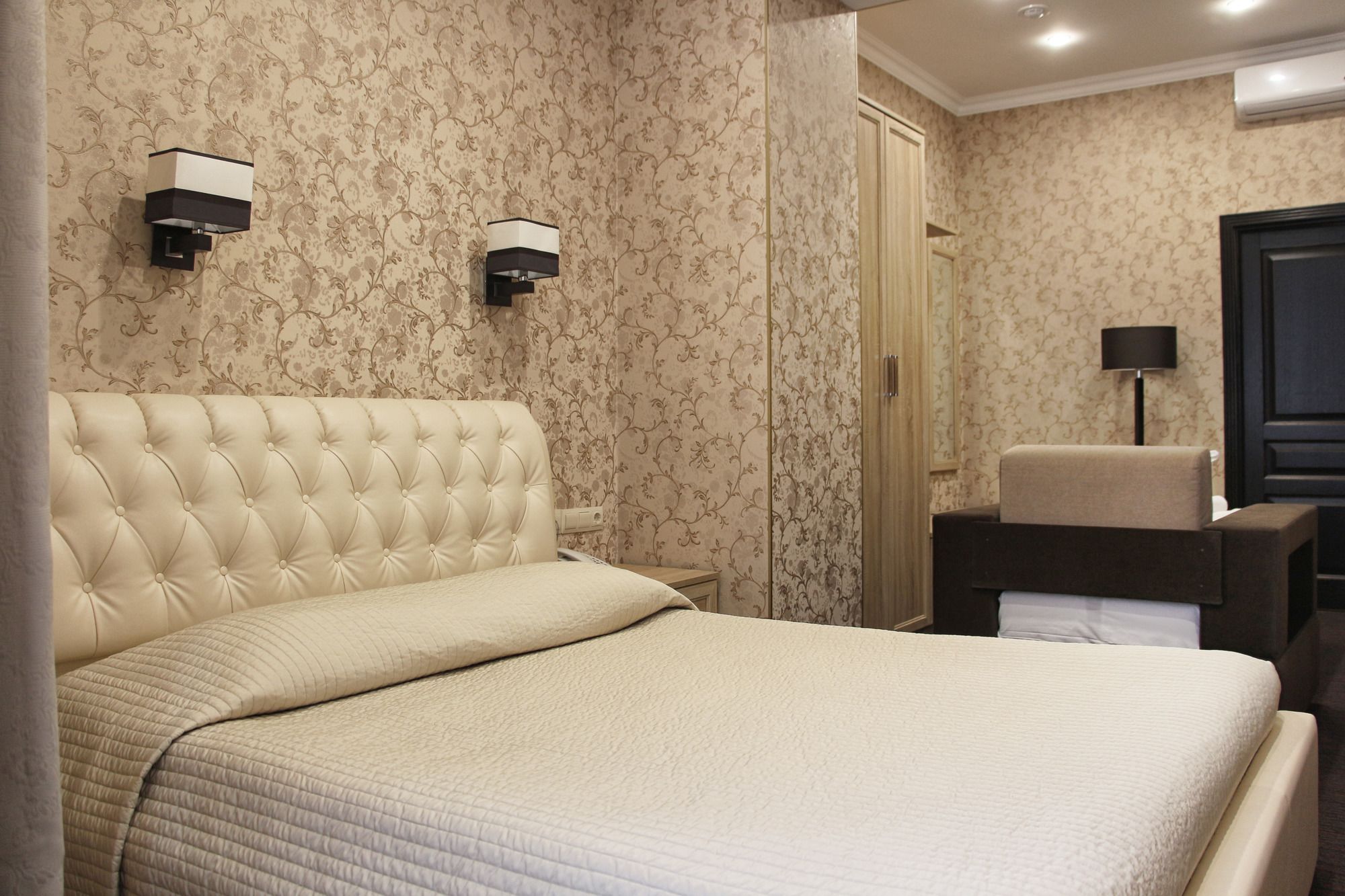 Kravt Hotel