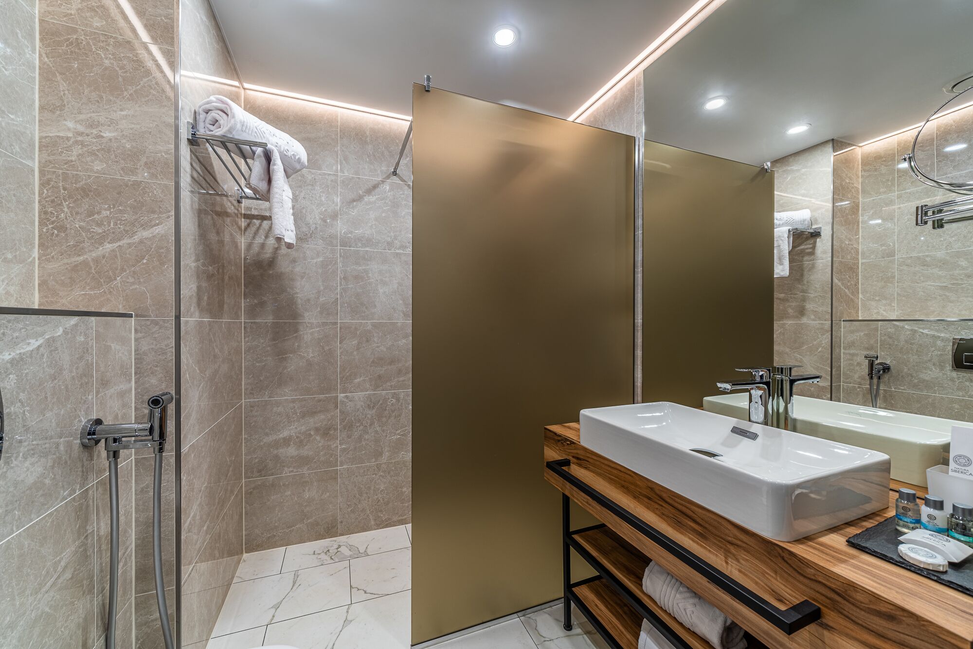 Kravt Nevsky Hotel and Spa