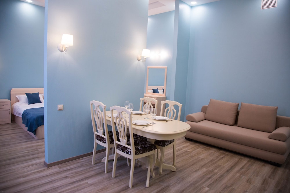 Leto Apartments