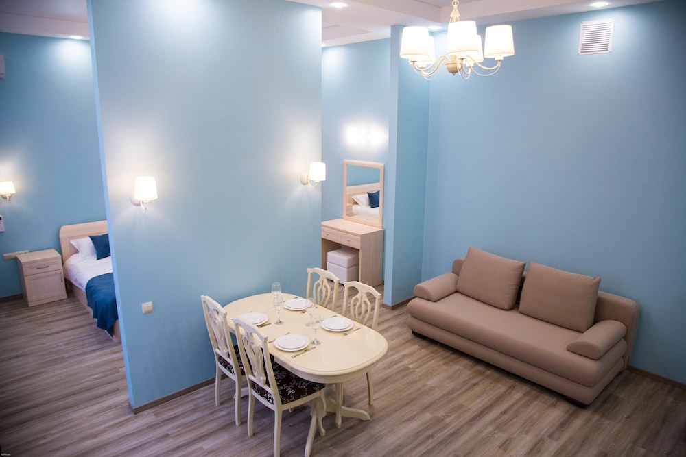 Leto Apartments
