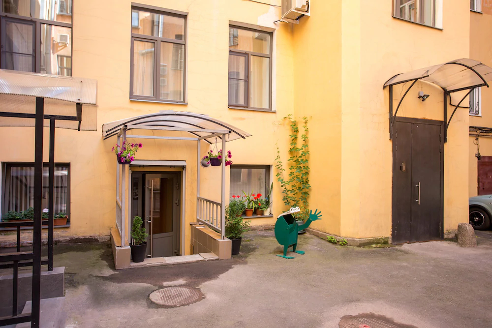 Leto Apartments