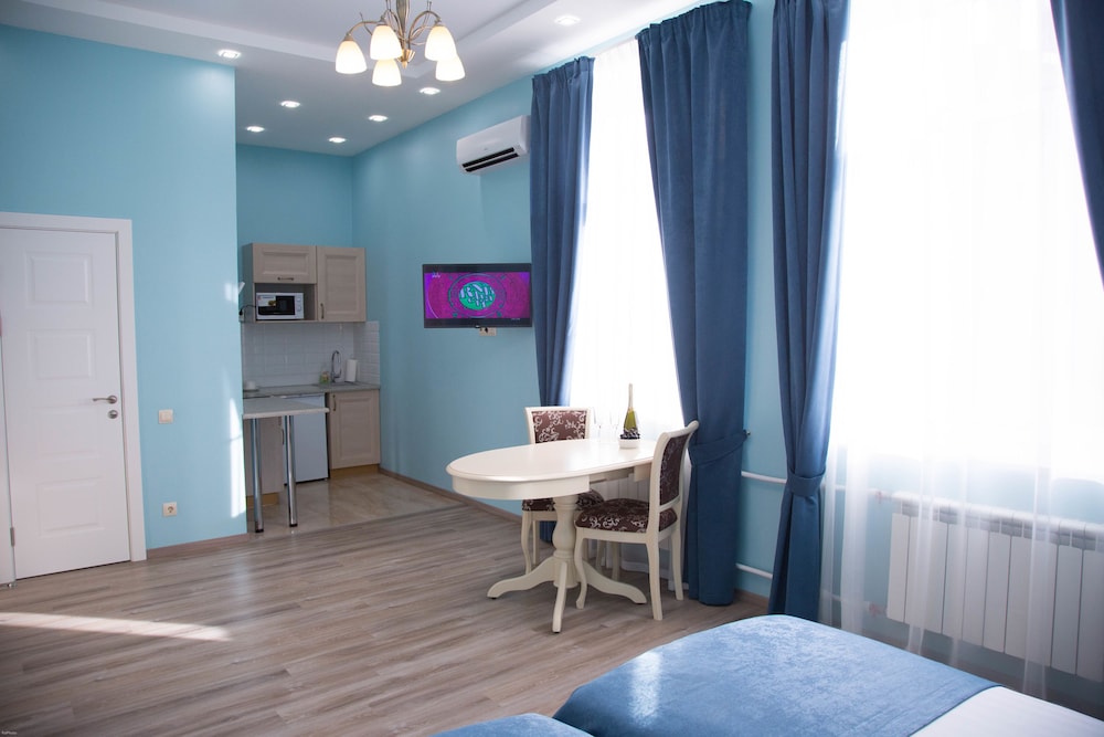 Leto Apartments