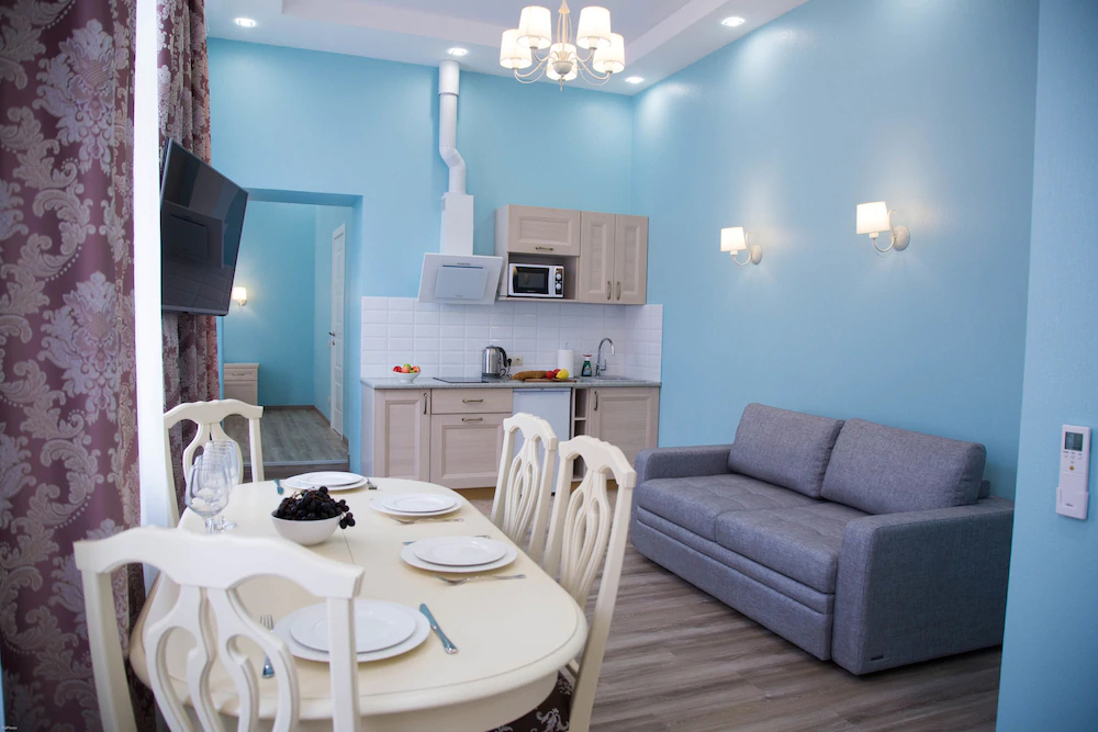 Leto Apartments