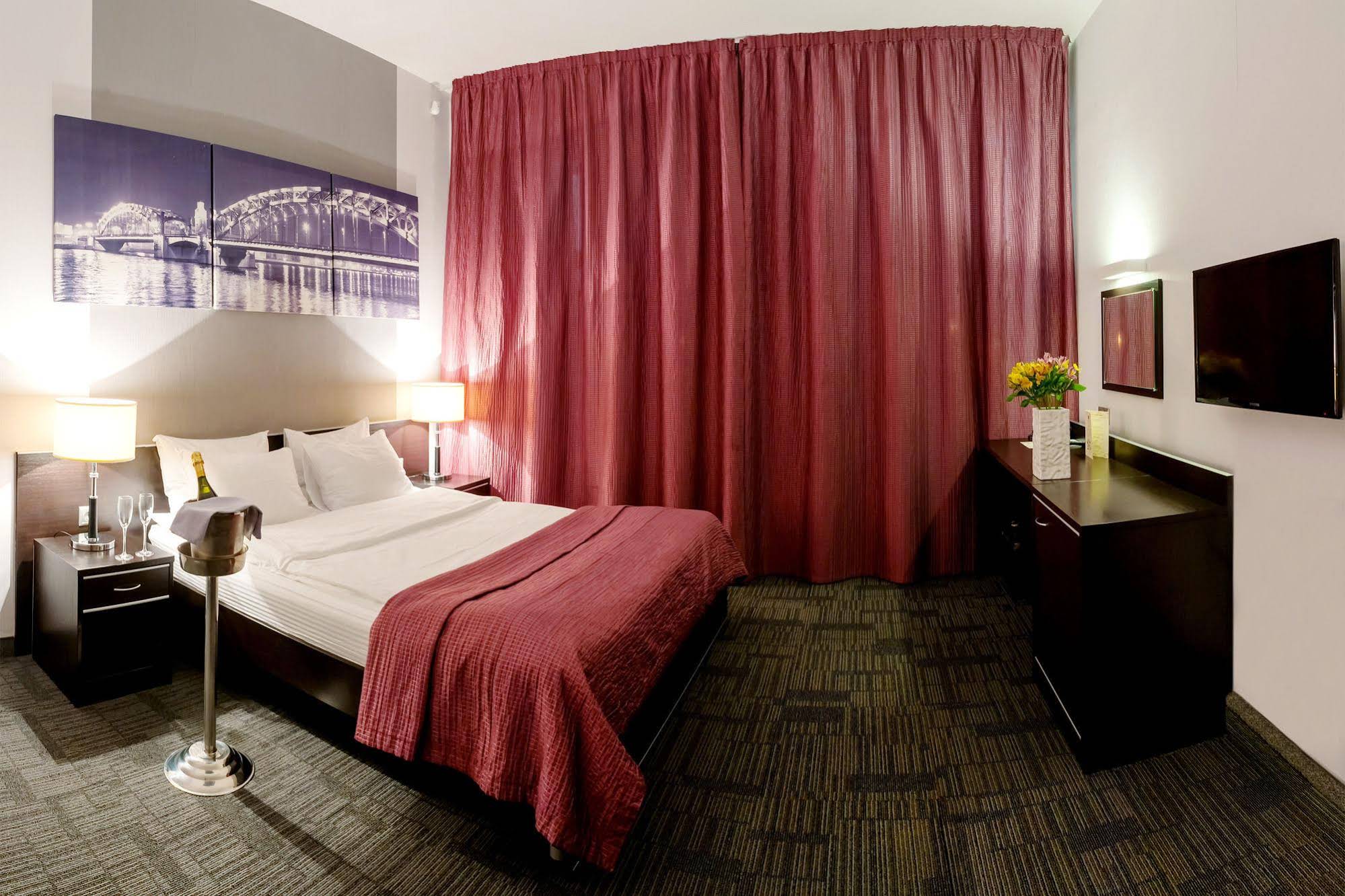 Mary Hotel