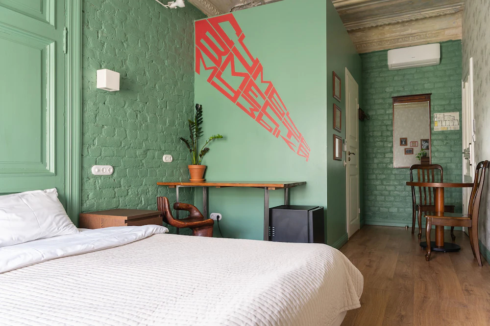 Metropolis Hotel