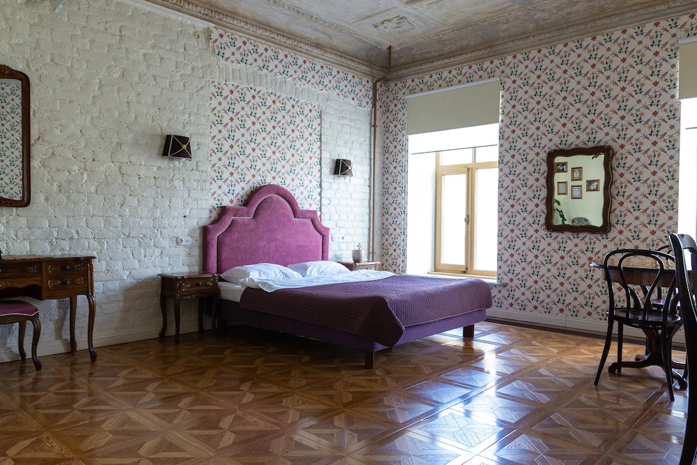 Metropolis Hotel