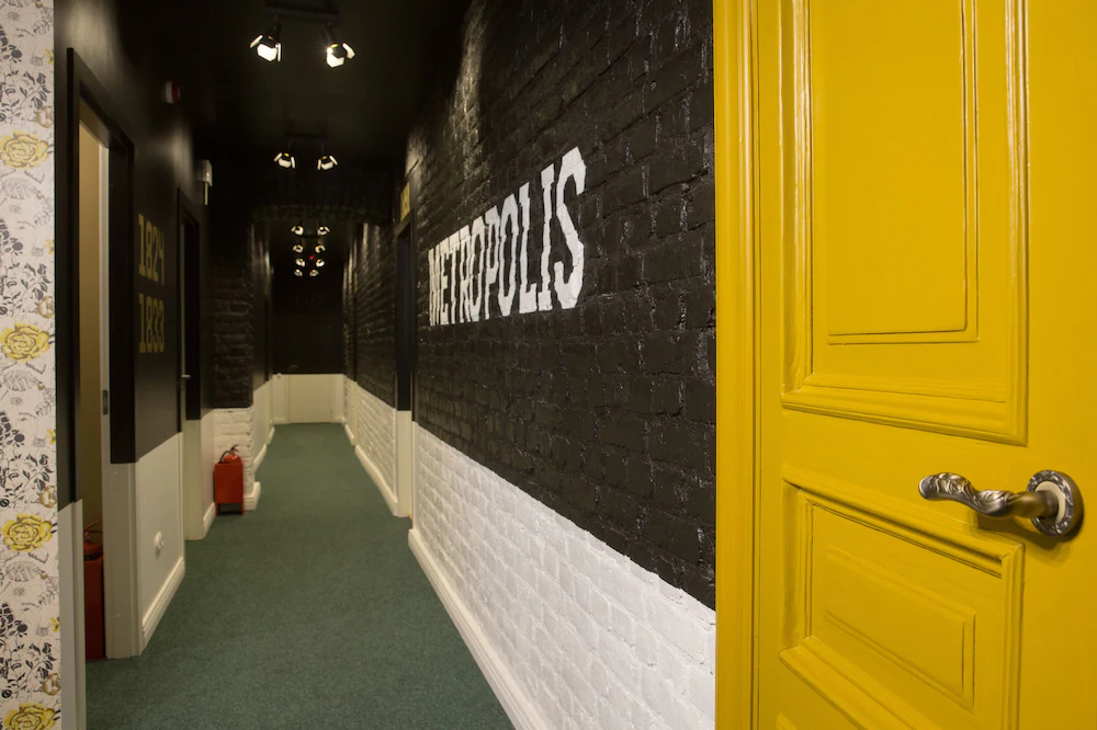 Metropolis Hotel