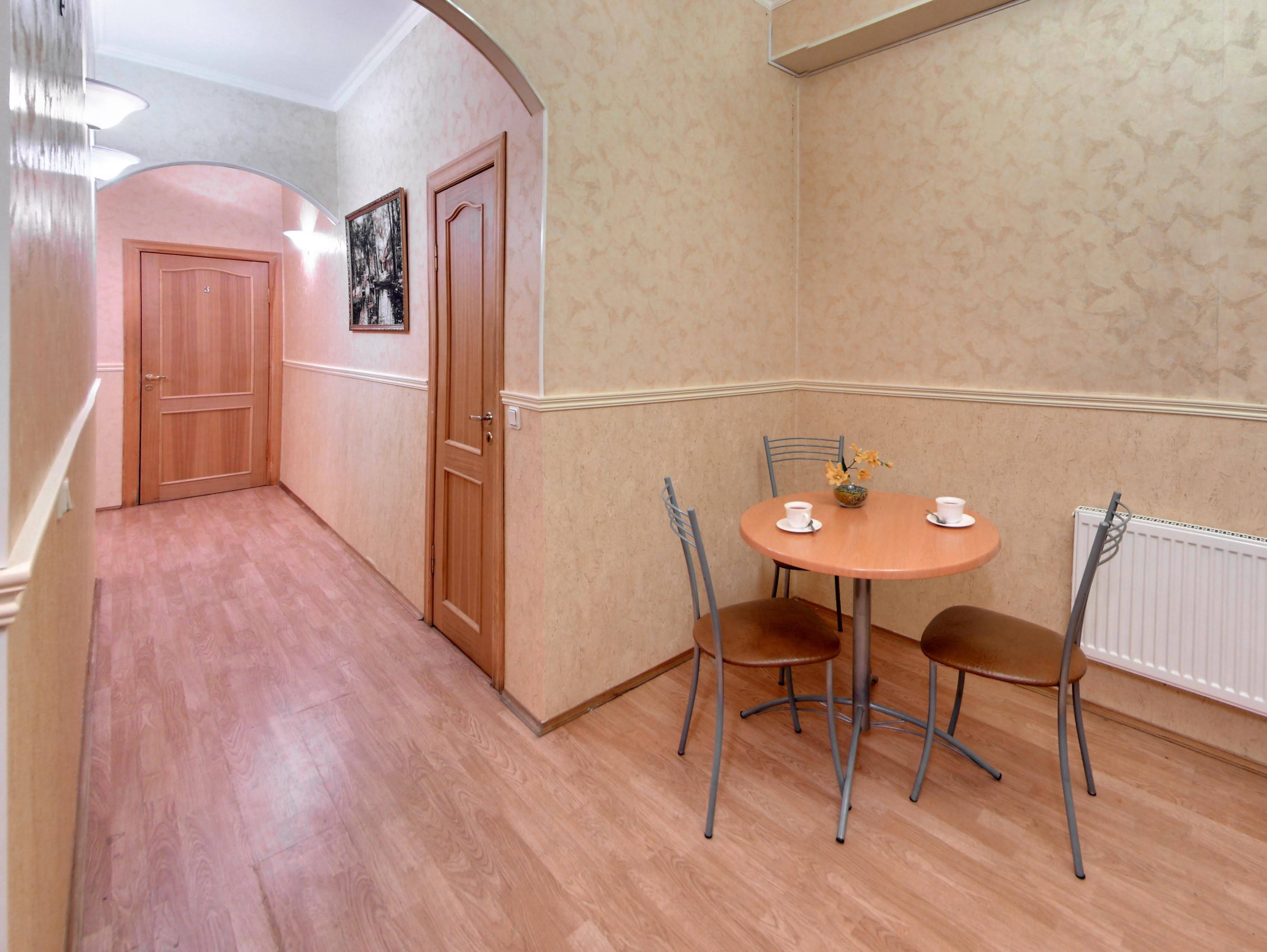 Nevsky Row Hotel - Nevsky 100