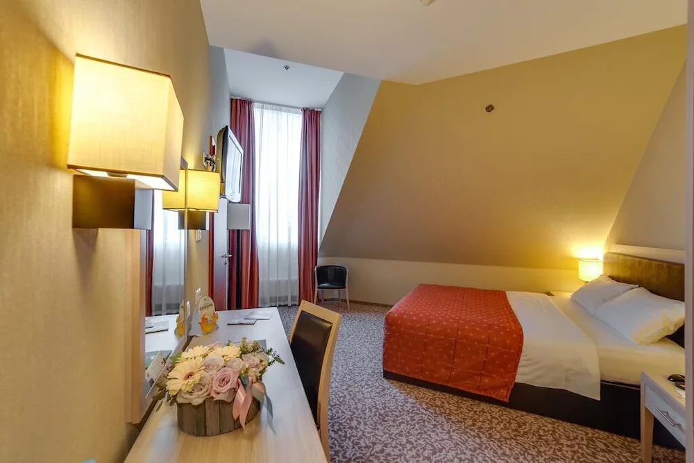 New Peterhof Hotel