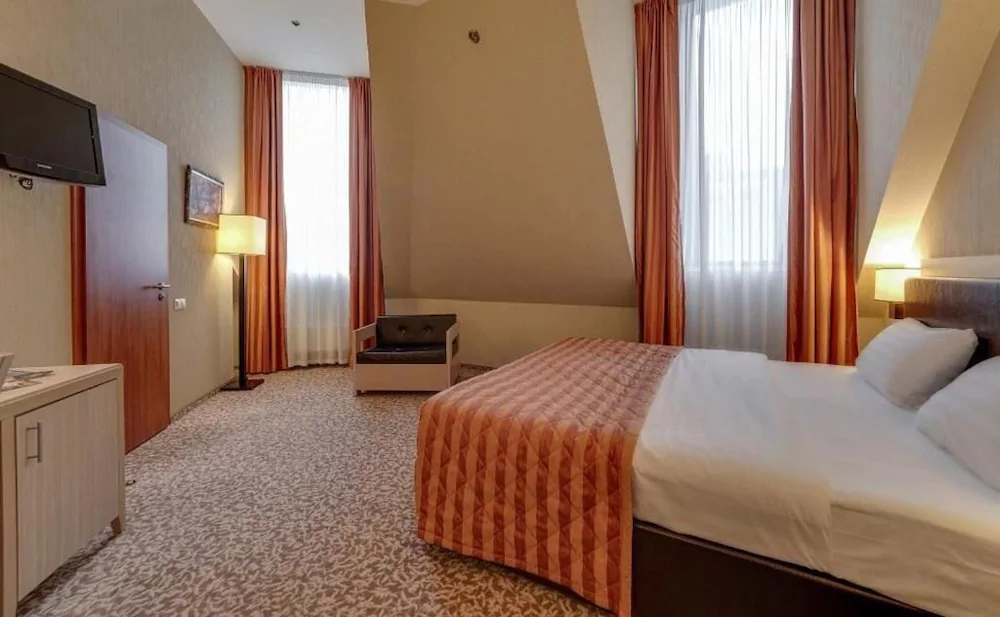New Peterhof Hotel