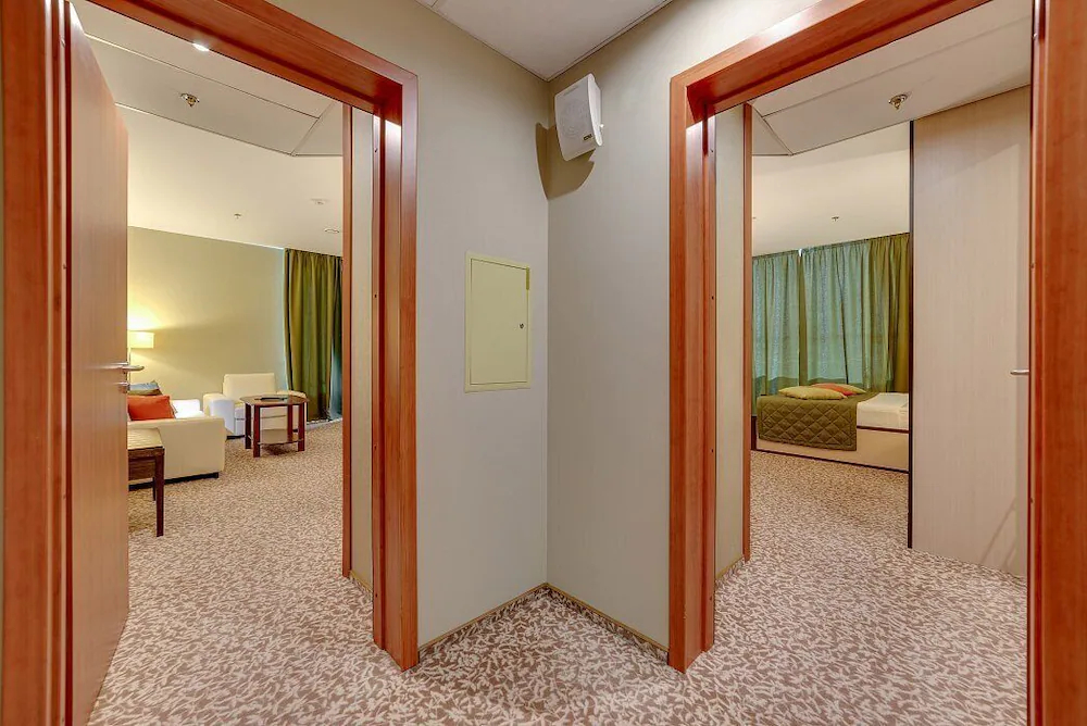 New Peterhof Hotel