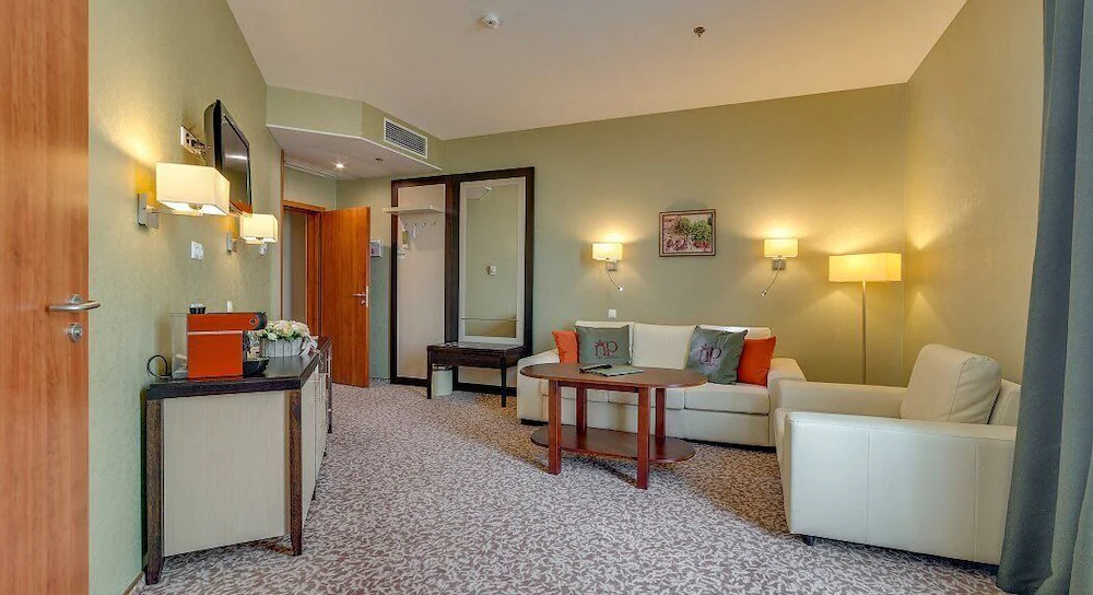 New Peterhof Hotel