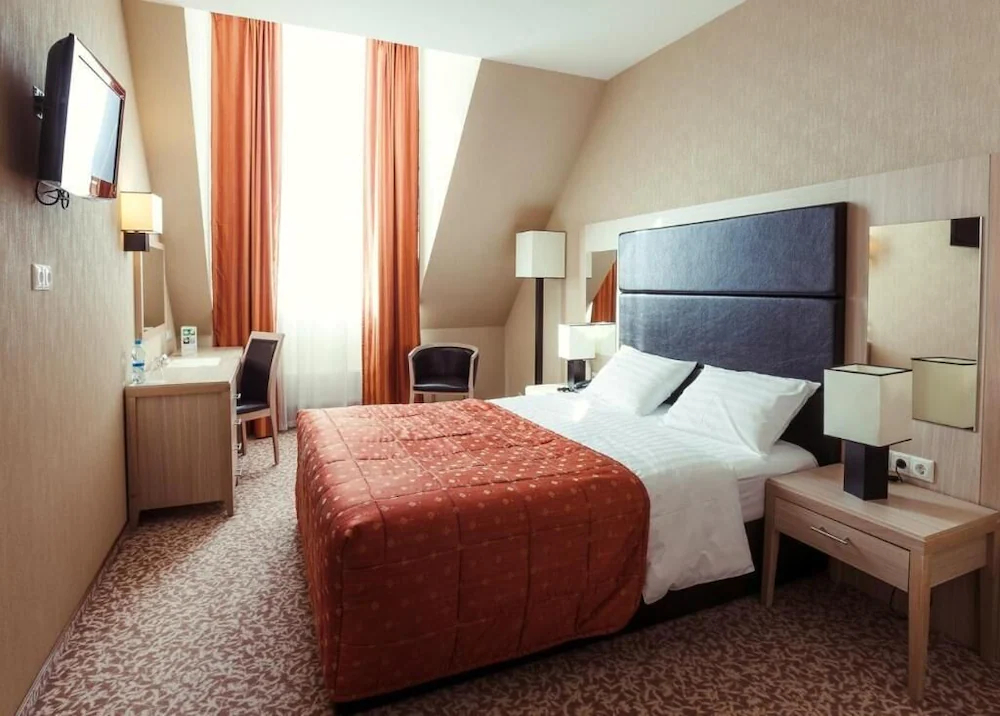 New Peterhof Hotel