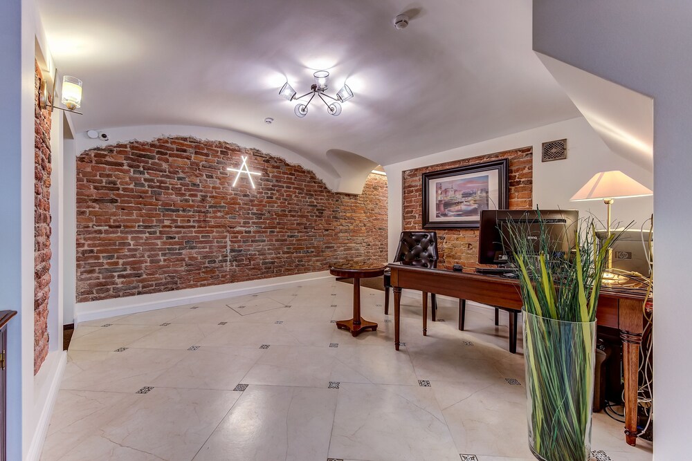 Paul Apartments