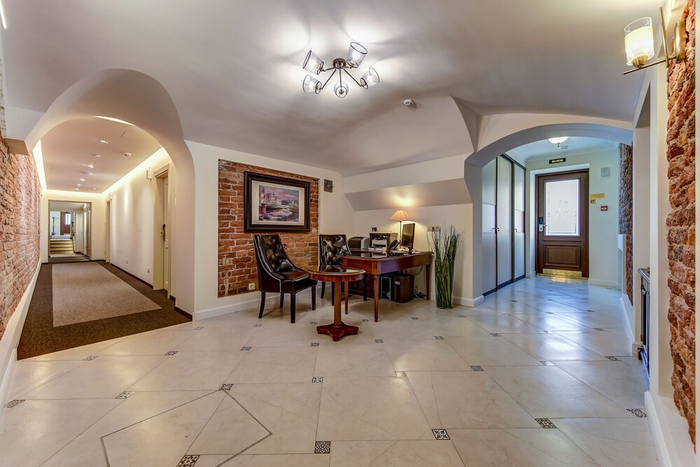 Paul Apartments