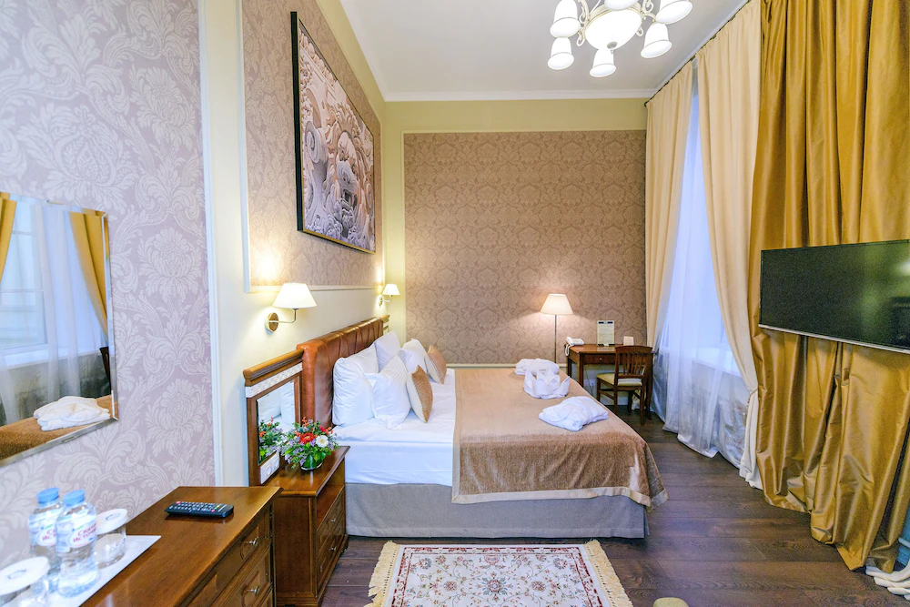 Petr Hotel