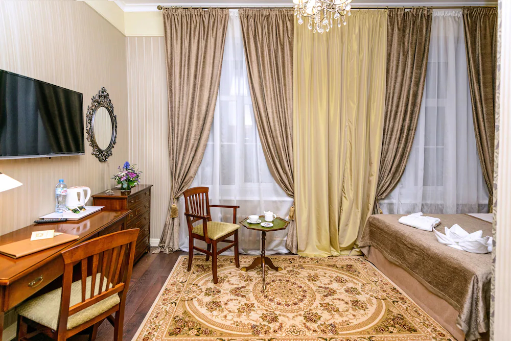 Petr Hotel