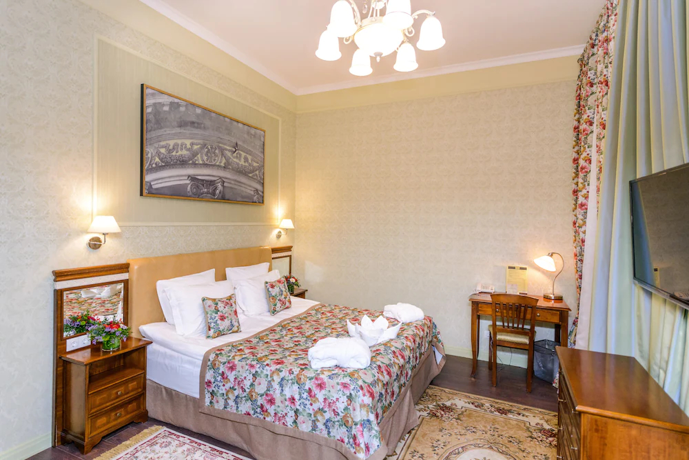 Petr Hotel