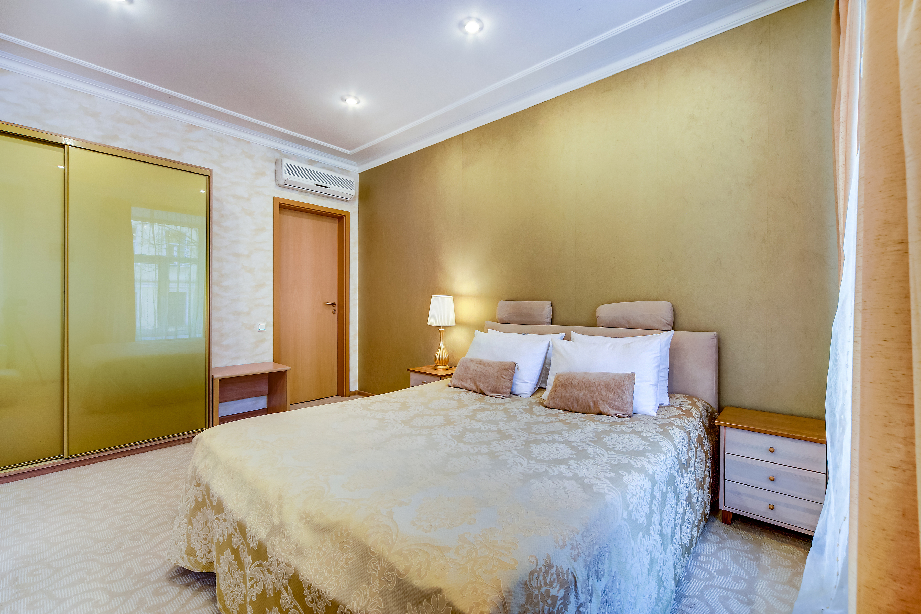 Polikoff Business Hotel