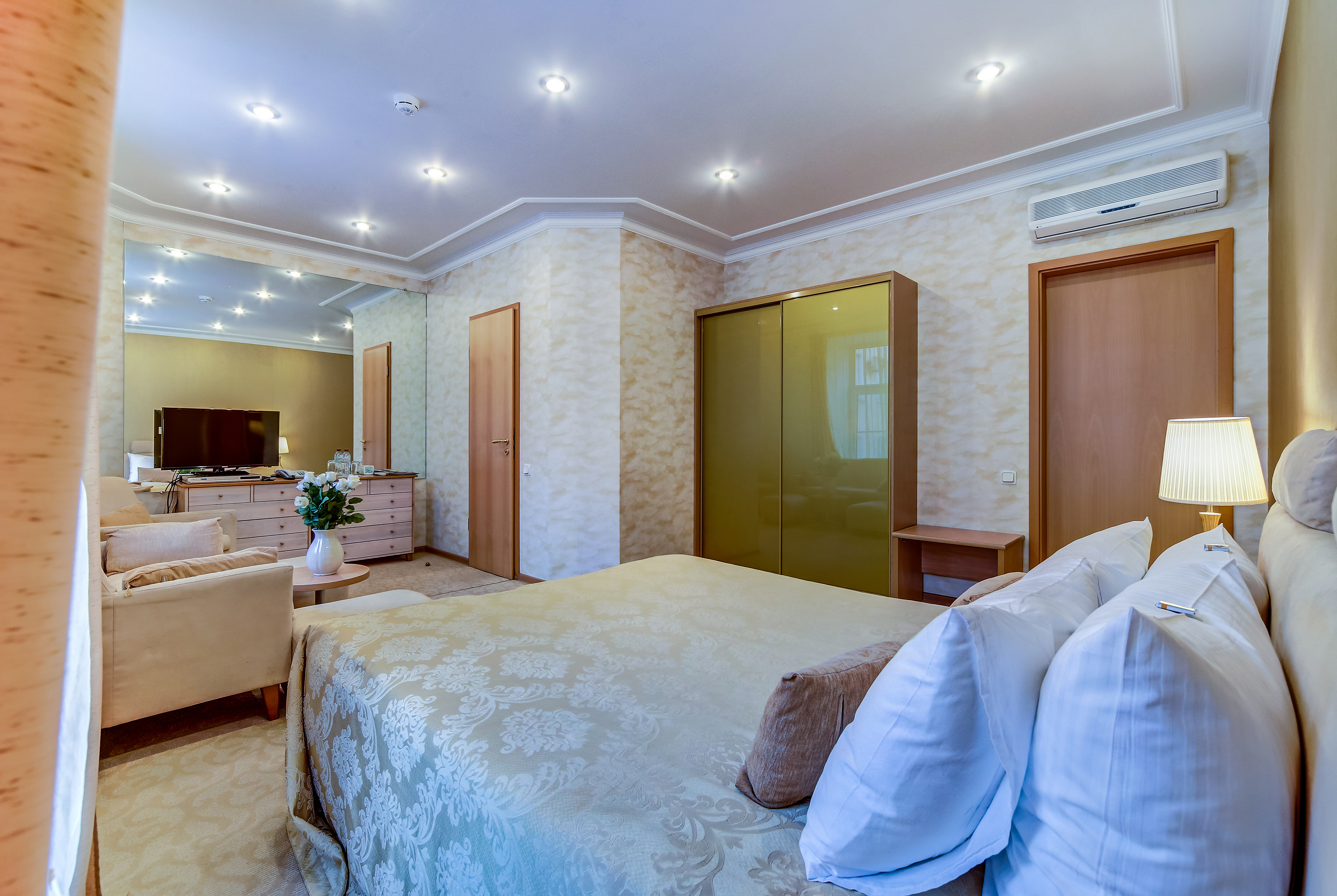 Polikoff Business Hotel
