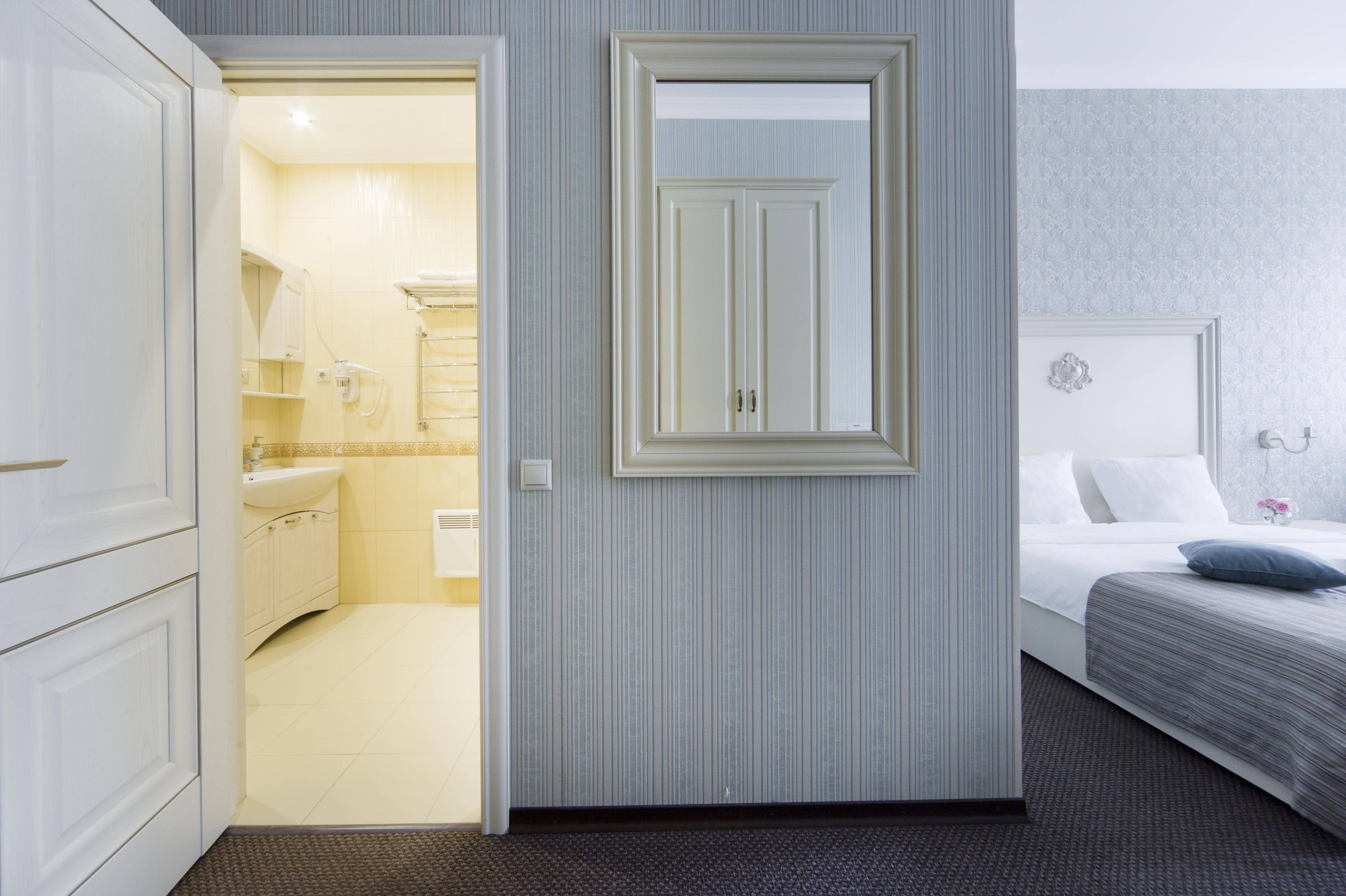 Rich Hotel