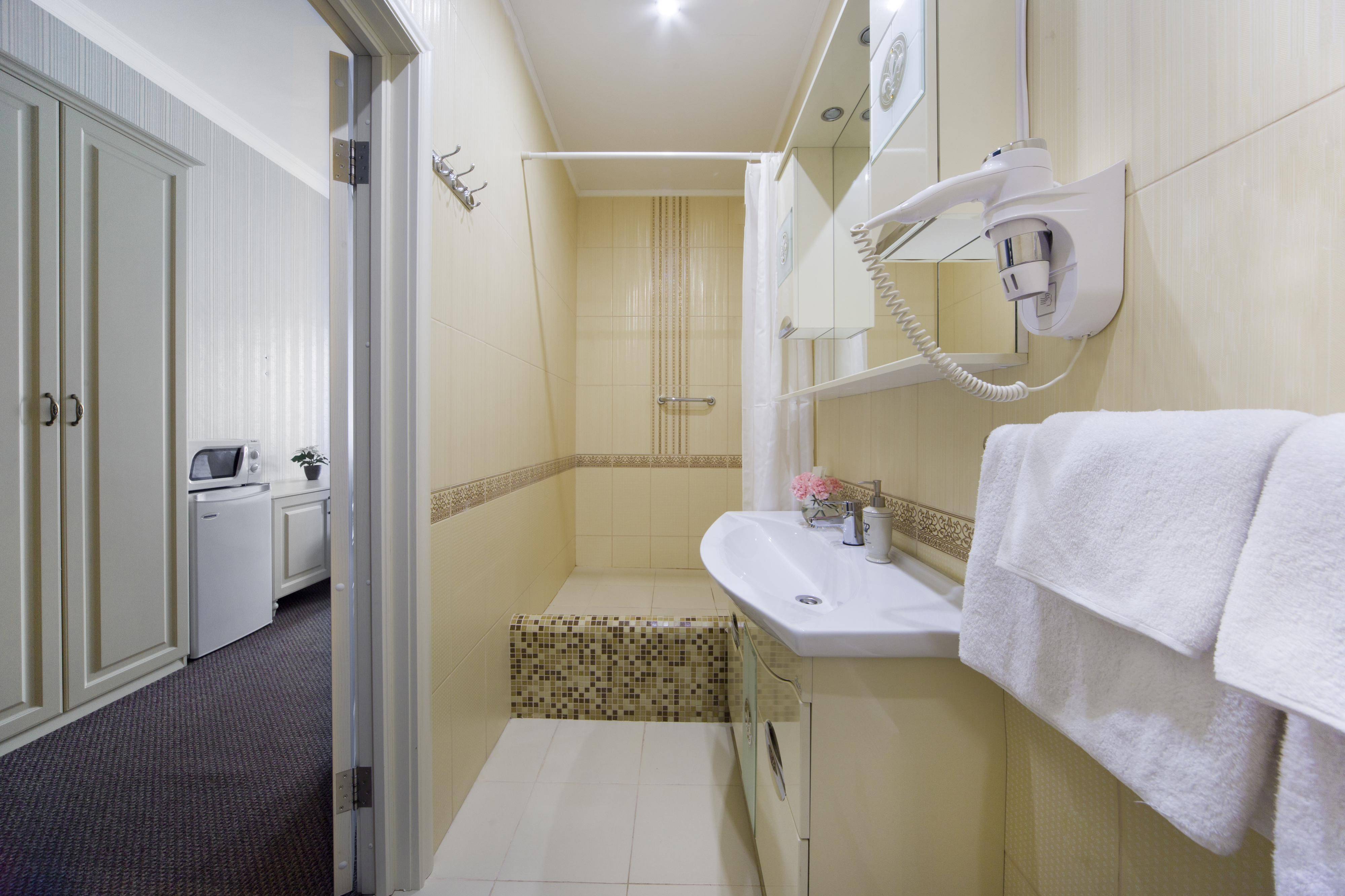 Rich Hotel