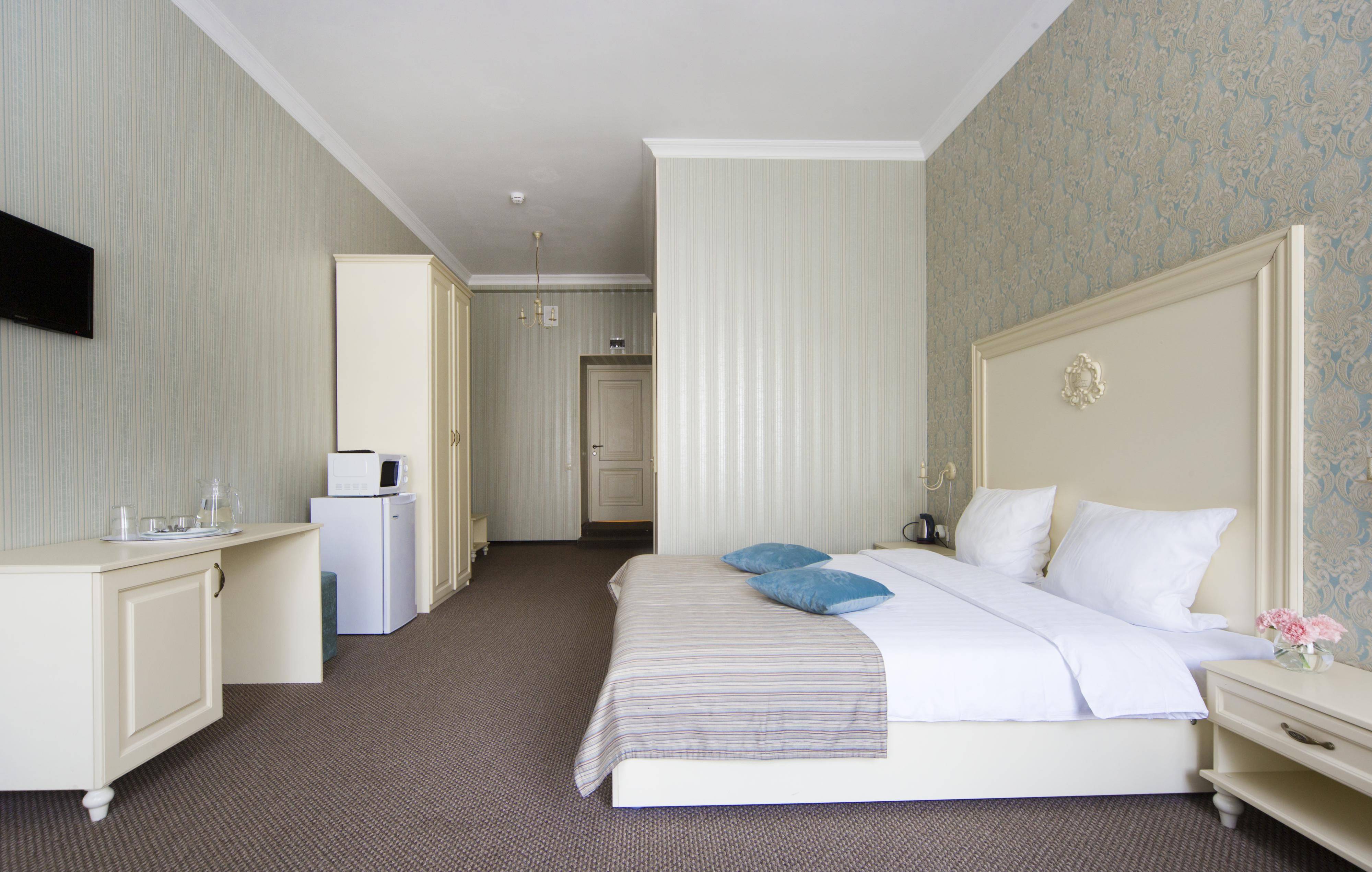 Rich Hotel
