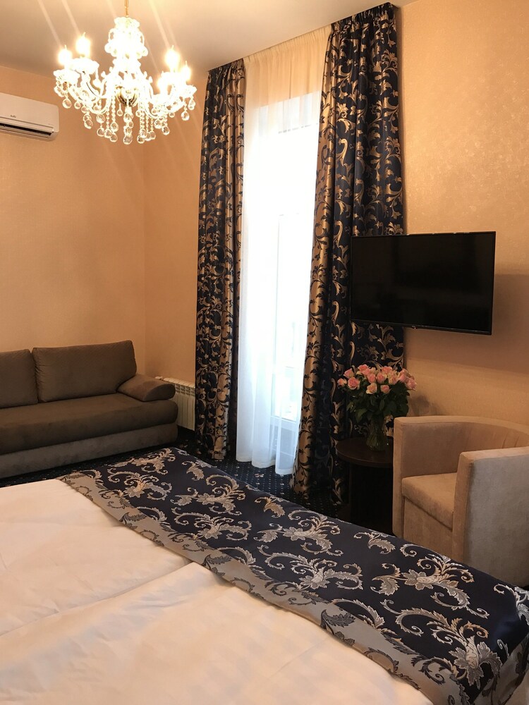 Sapphire Hotel