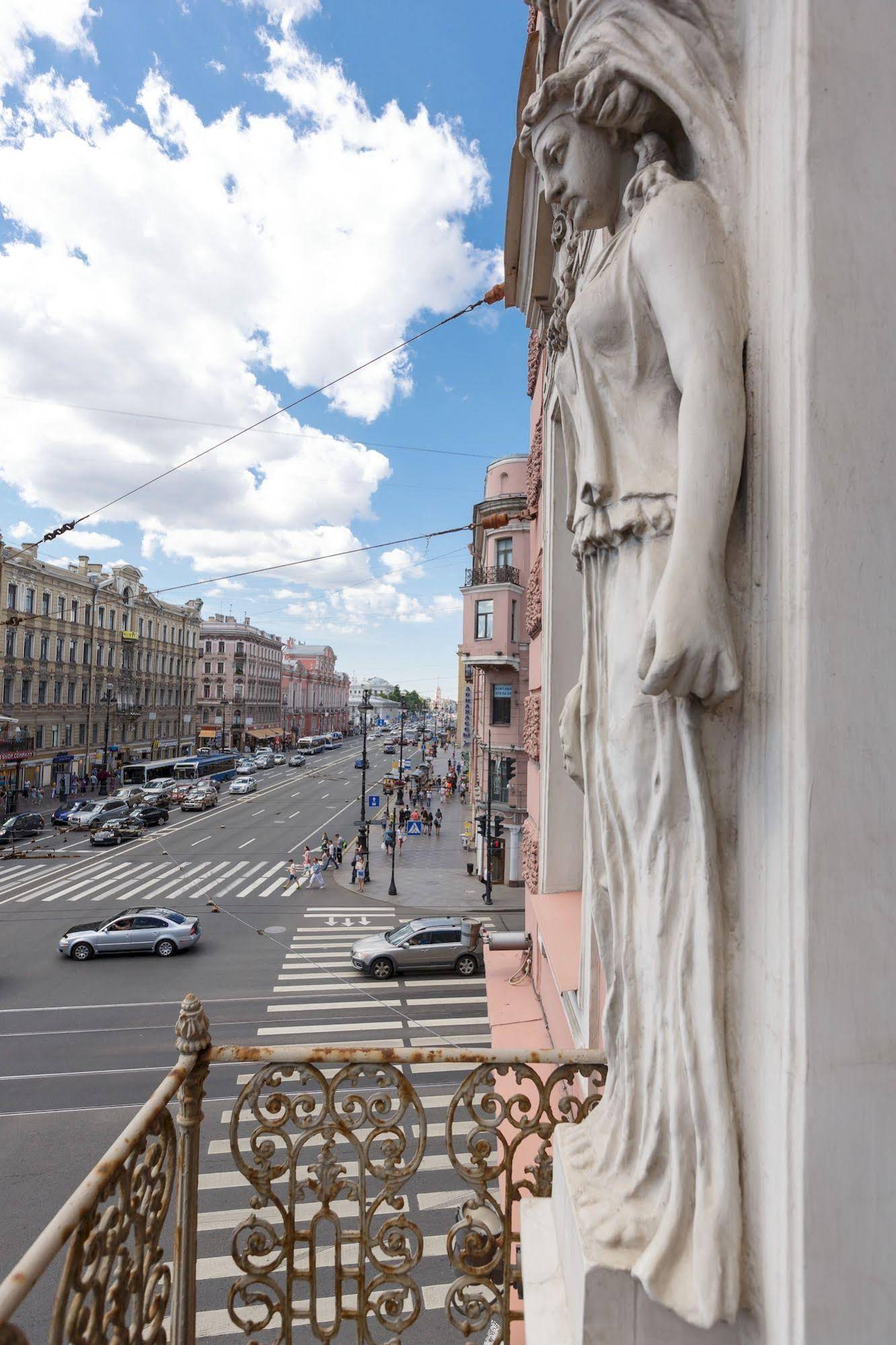 NEO on Nevsky