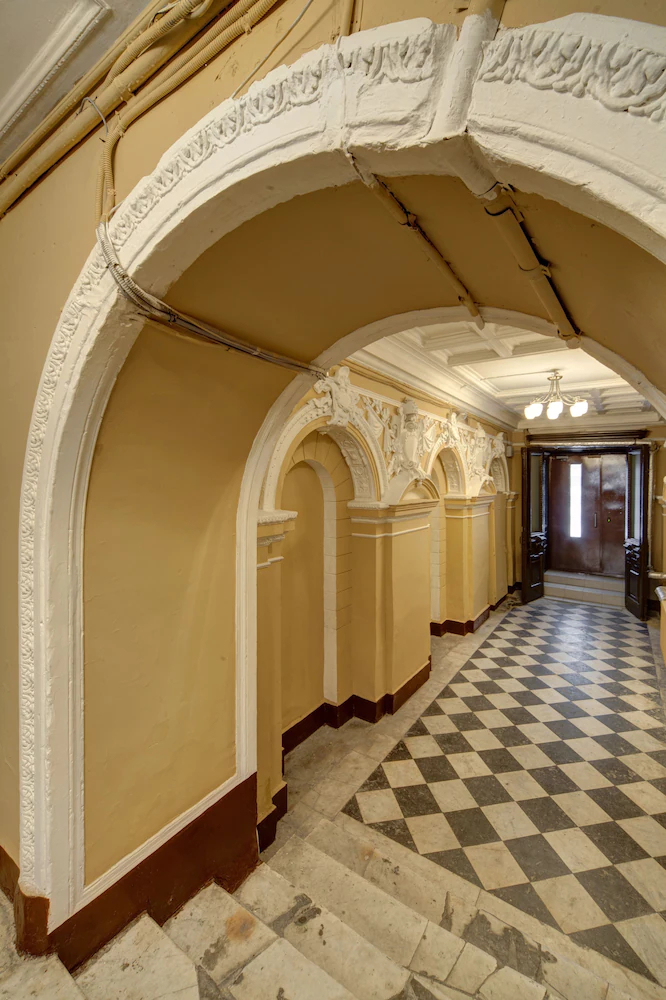 Solo on Nevsky Prospekt