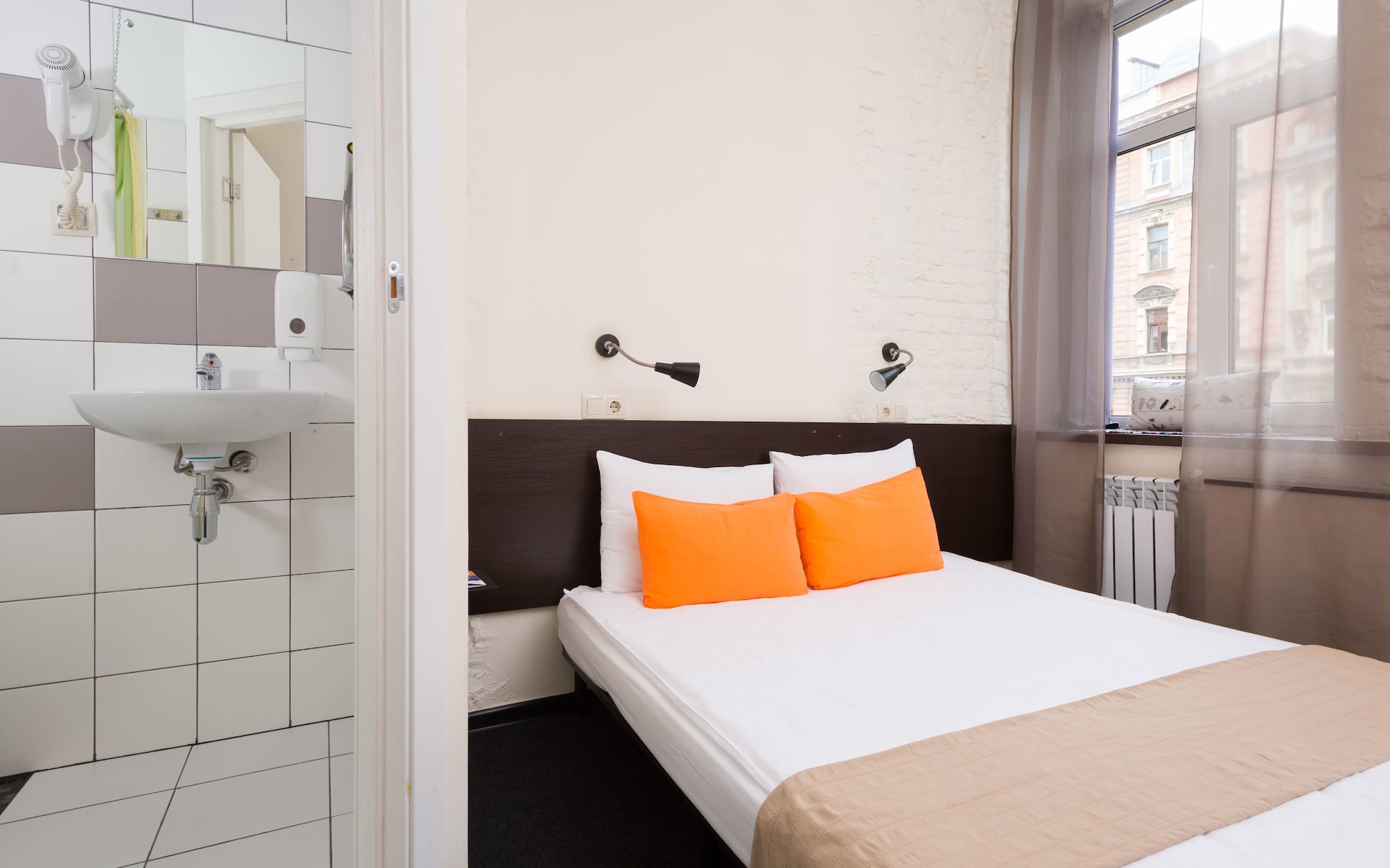 Station Hotel M19