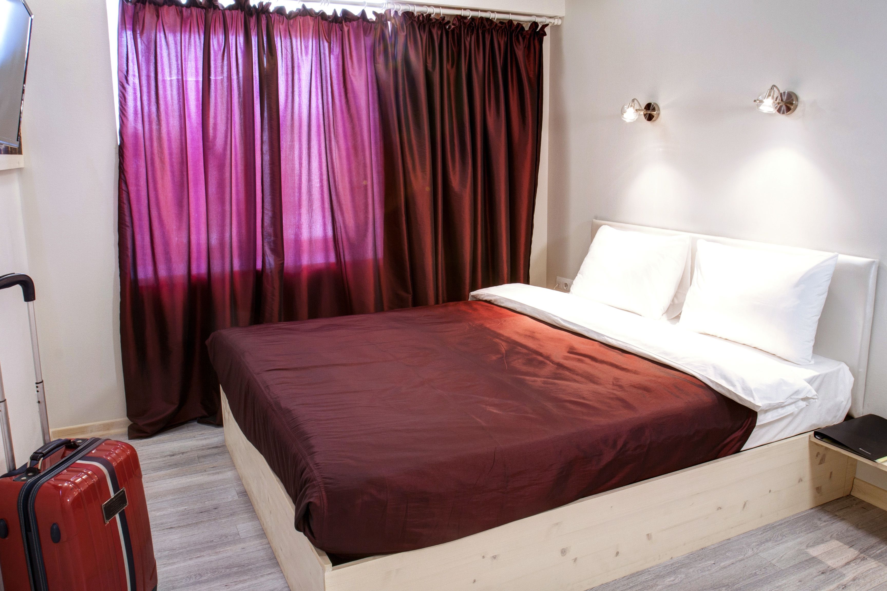 Stony Island Hotel at Blagodatnaya