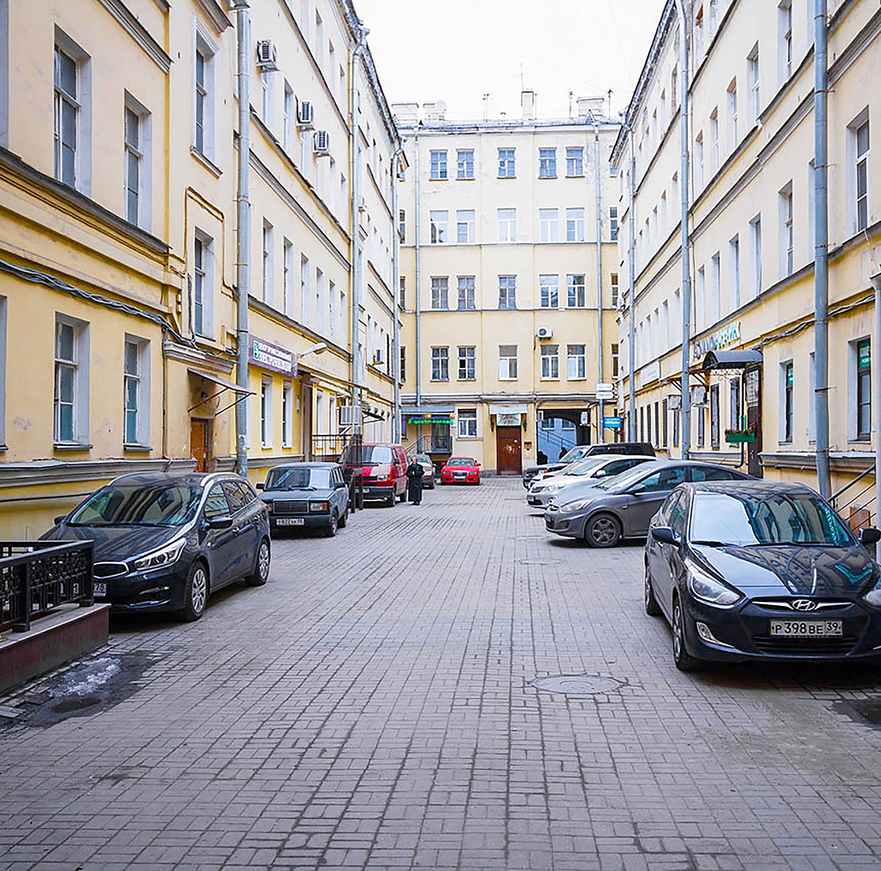 SuperHostel on Nevsky 130