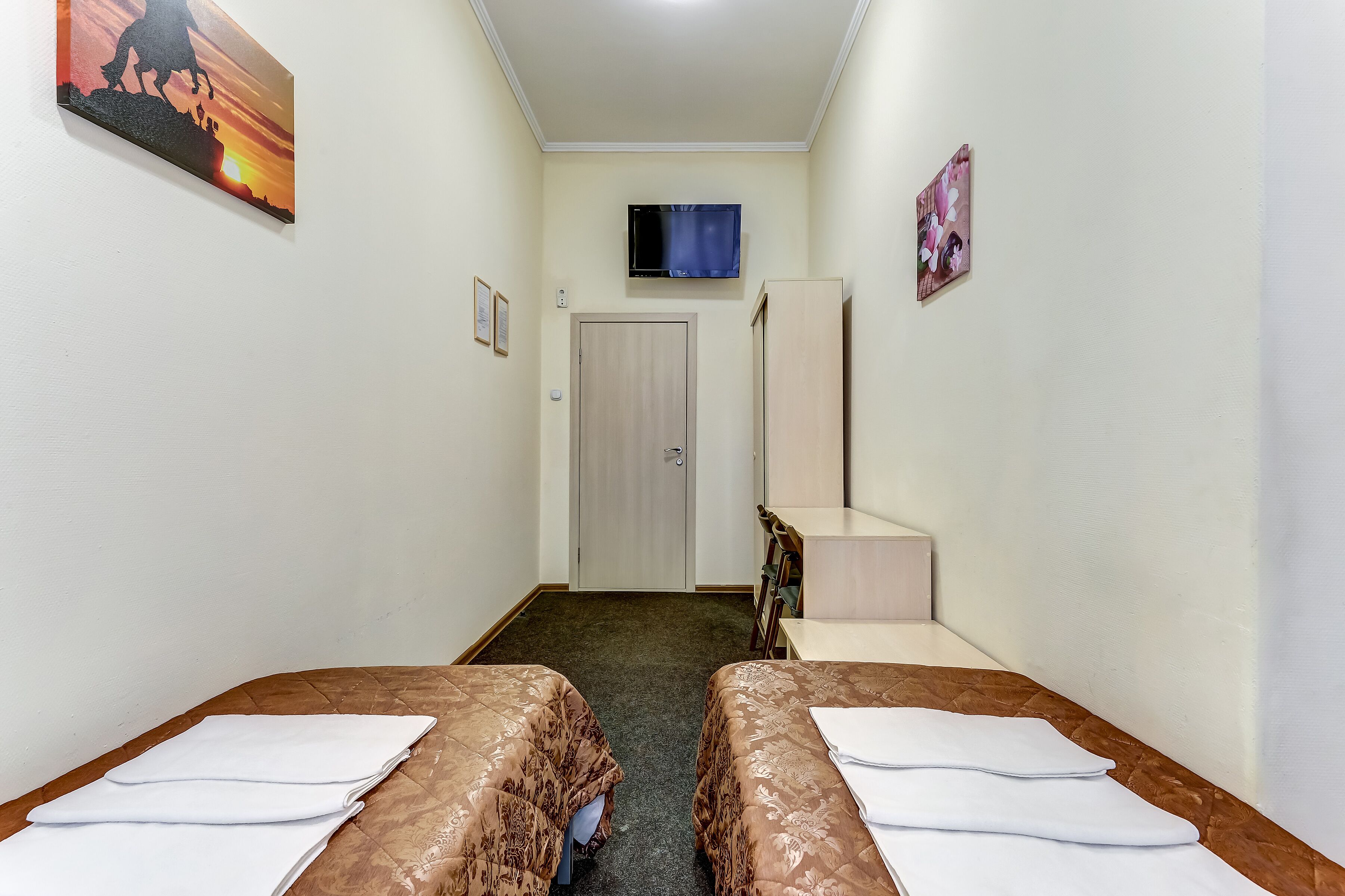 SuperHostel on Nevsky 130