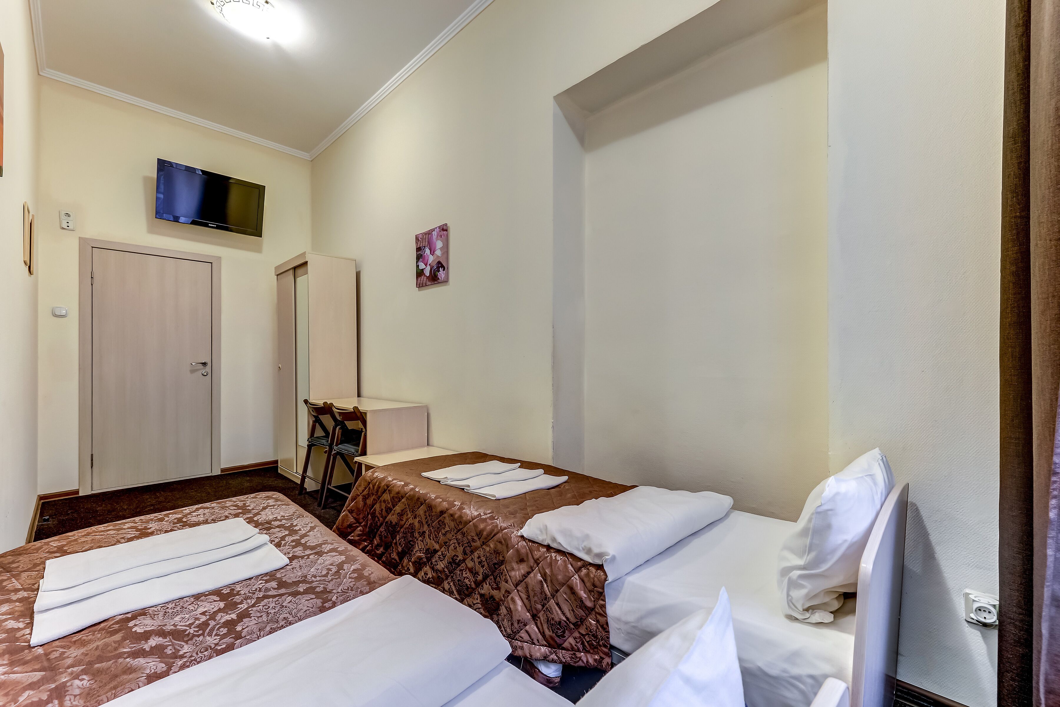 SuperHostel on Nevsky 130