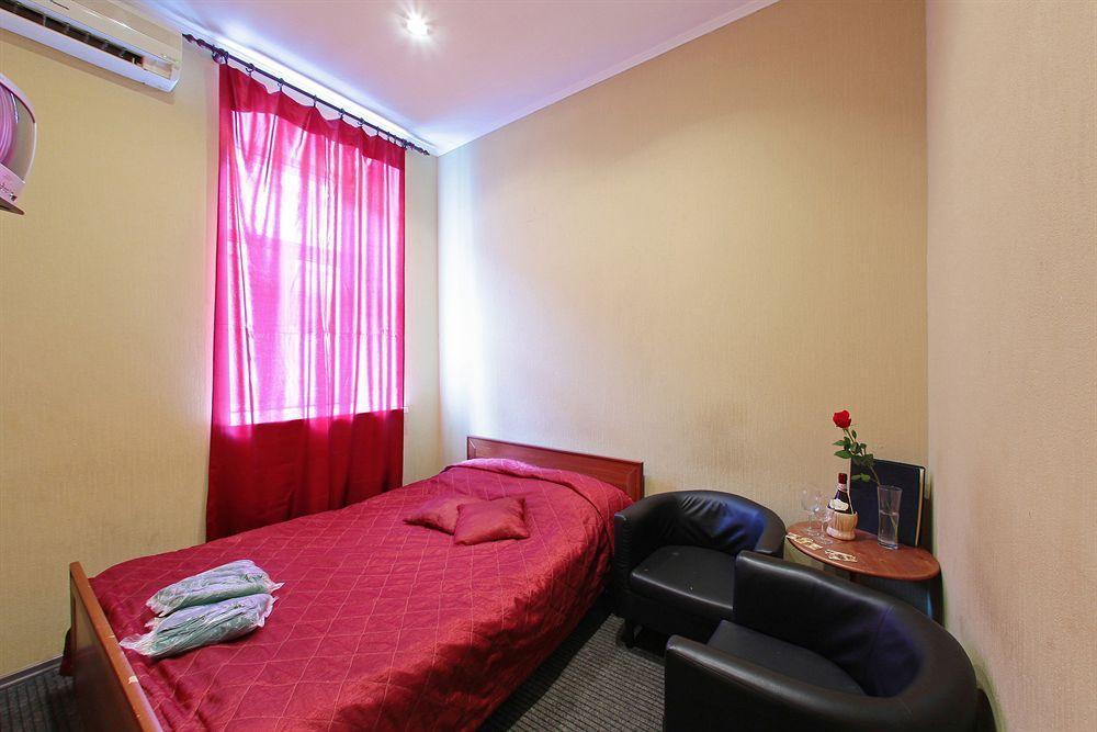 Vasileostrovskiy Hotel