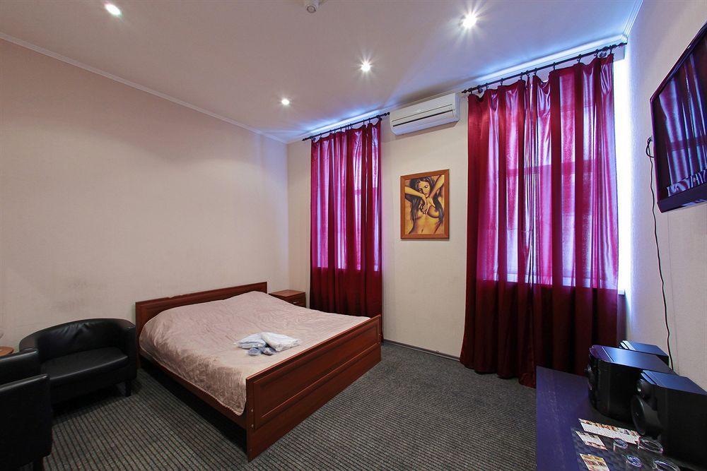 Vasileostrovskiy Hotel