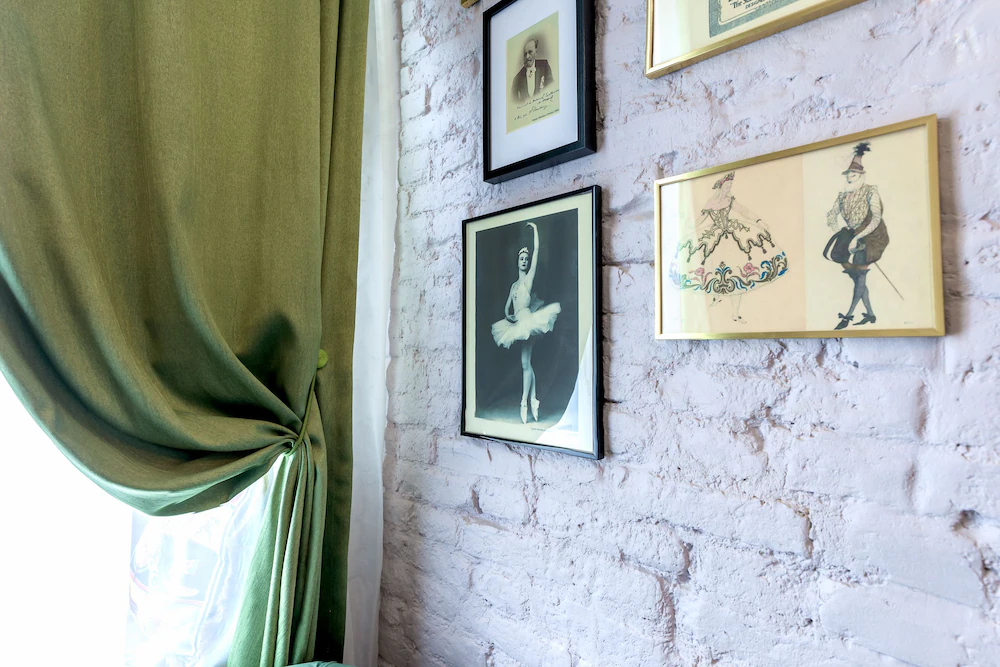 View Art House Russian Ballet