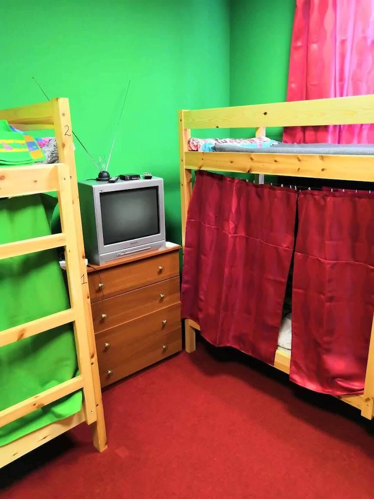 V Pitere Zhit Hostel