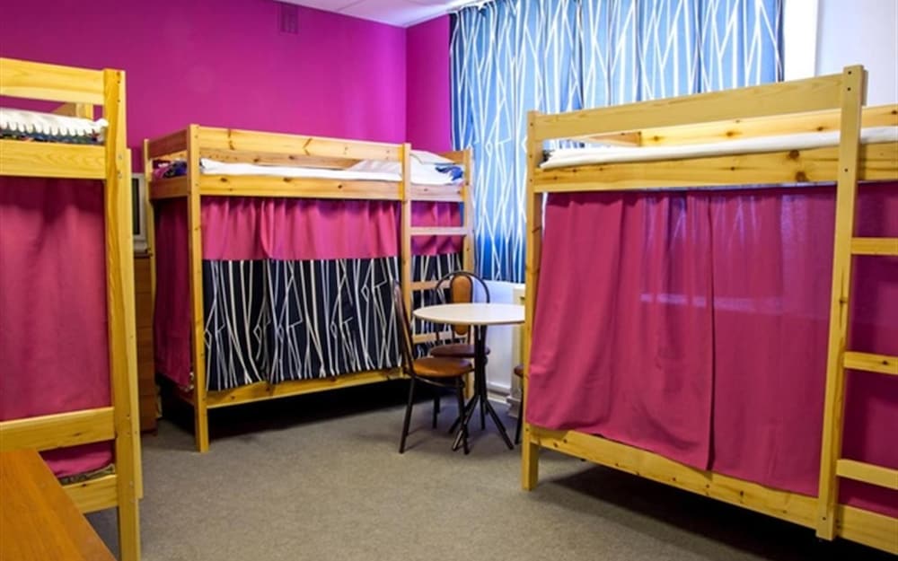 V Pitere Zhit Hostel