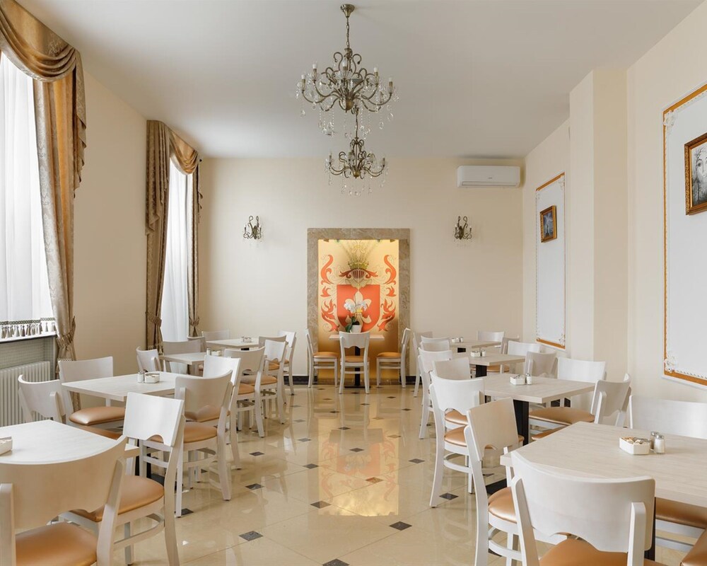 White Tree Hotel