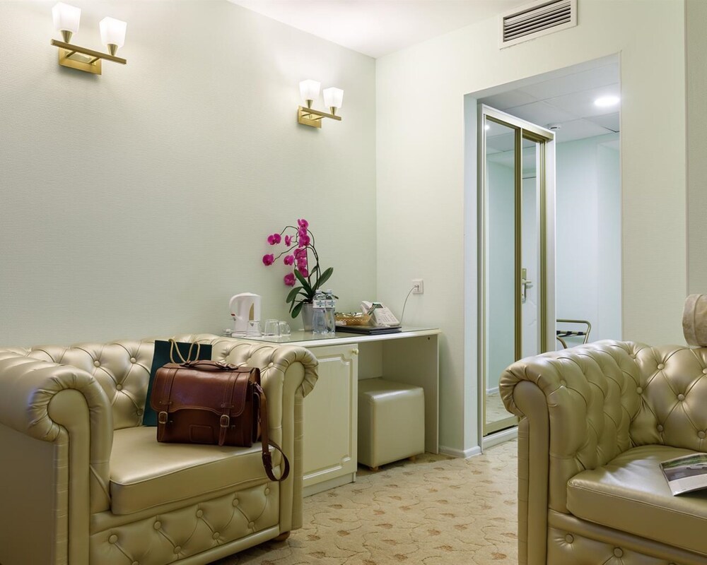 White Tree Hotel