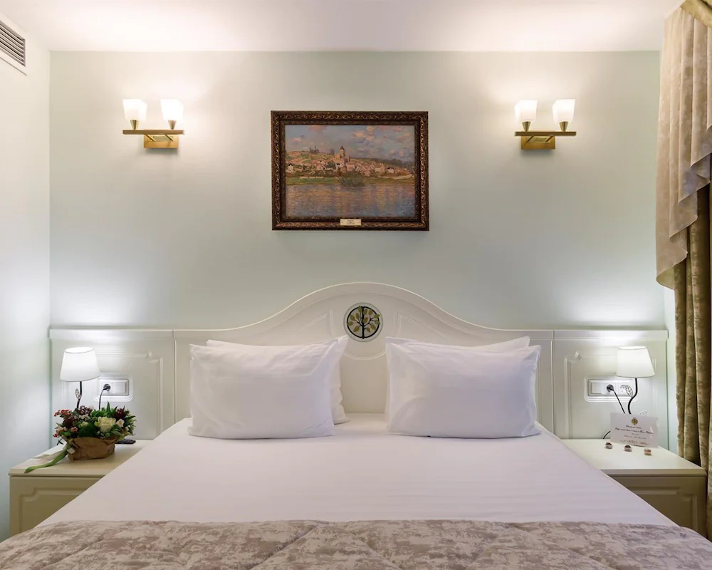 White Tree Hotel