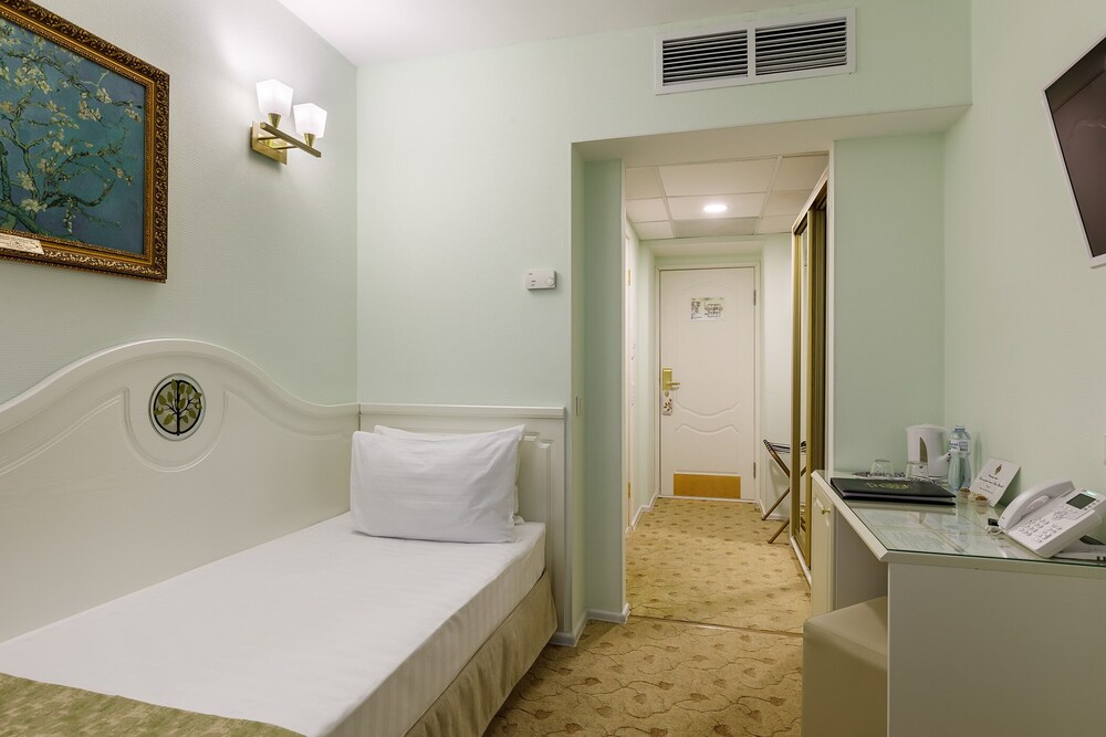 White Tree Hotel