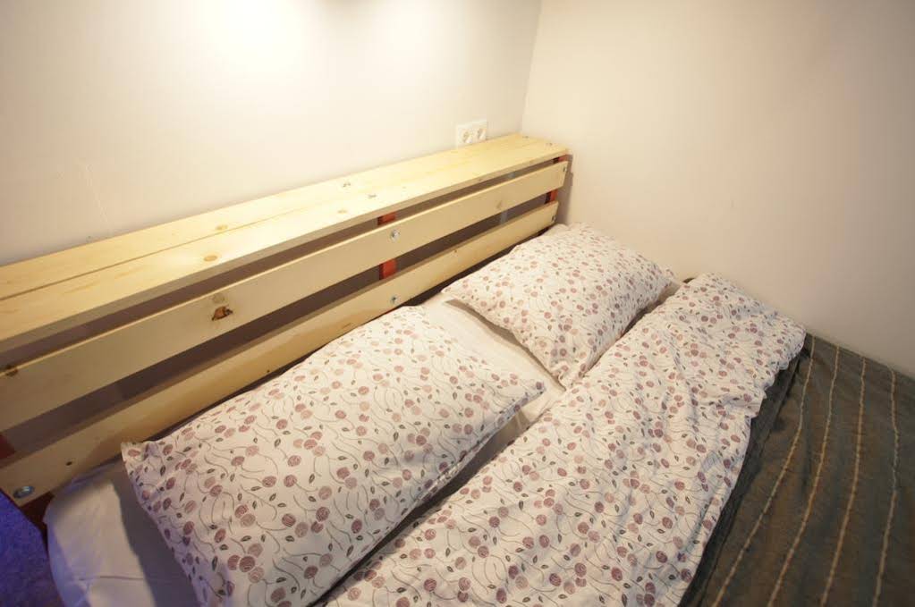 2x2 Hostel