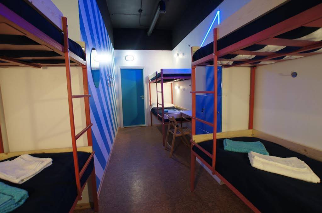 2x2 Hostel
