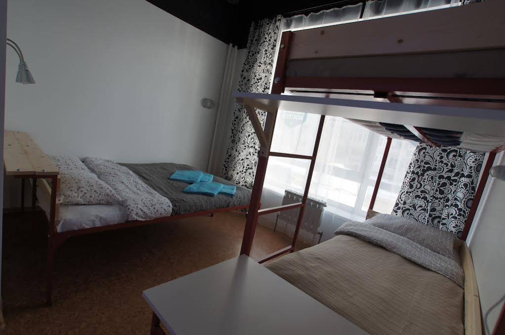 2x2 Hostel